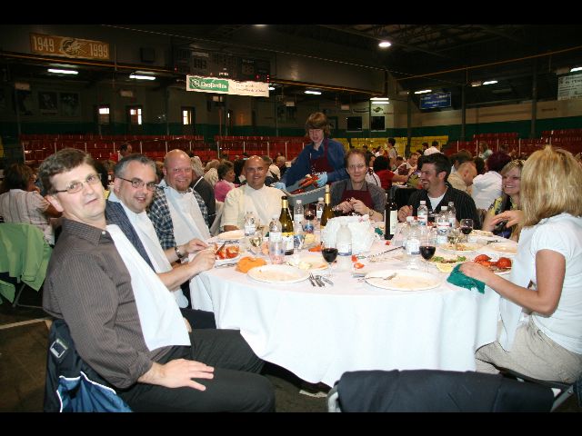 1000 personnes au souper au homard de la Fondation