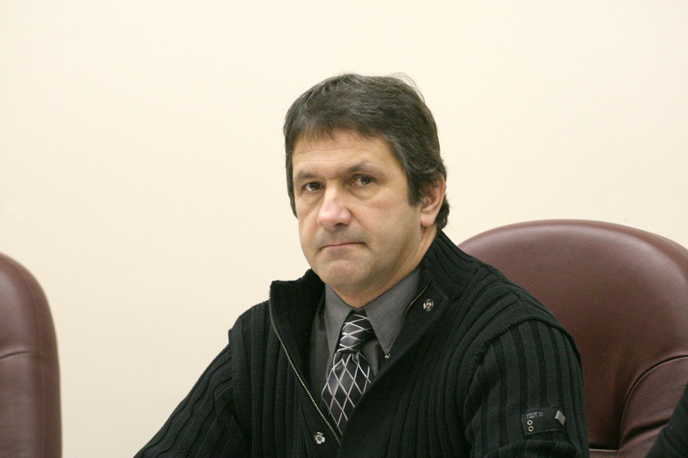 La résolution est présentée par Alain Beaudin