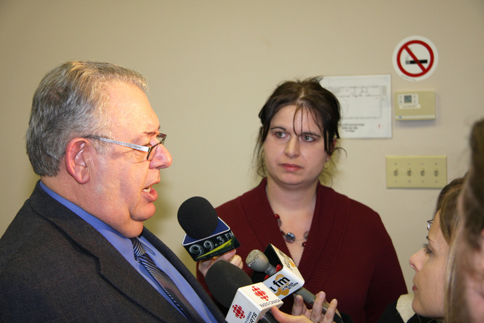 Les médias électroniques veulent tout savoir