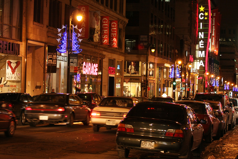 Montréal la nuit,  rue Ste-Catherine