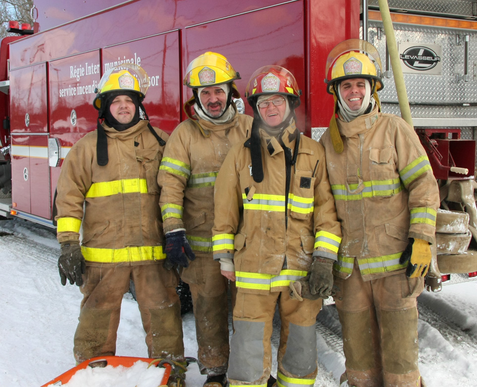 Les pompiers en entraîtement d'hiver