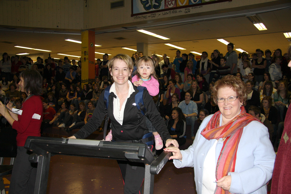 Toute la famille marche