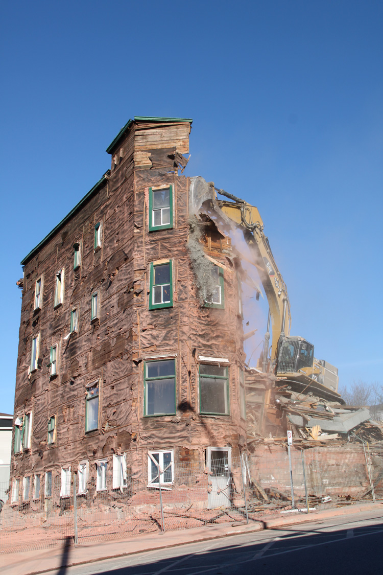 Le Château last call!