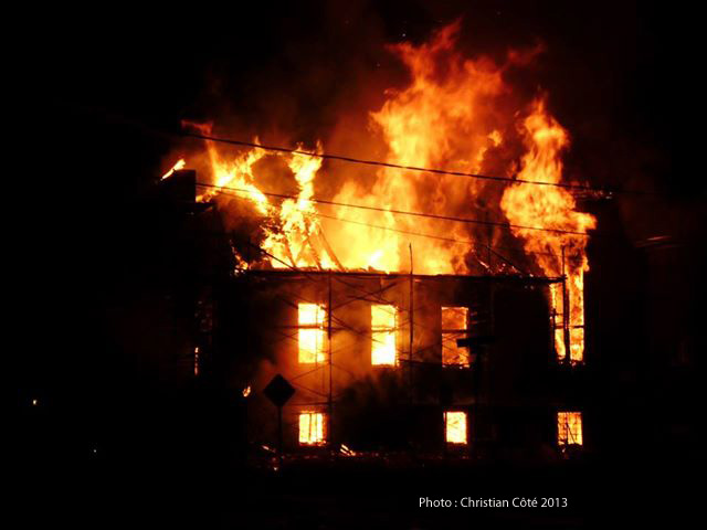 L'Église St-Philippe brûle!