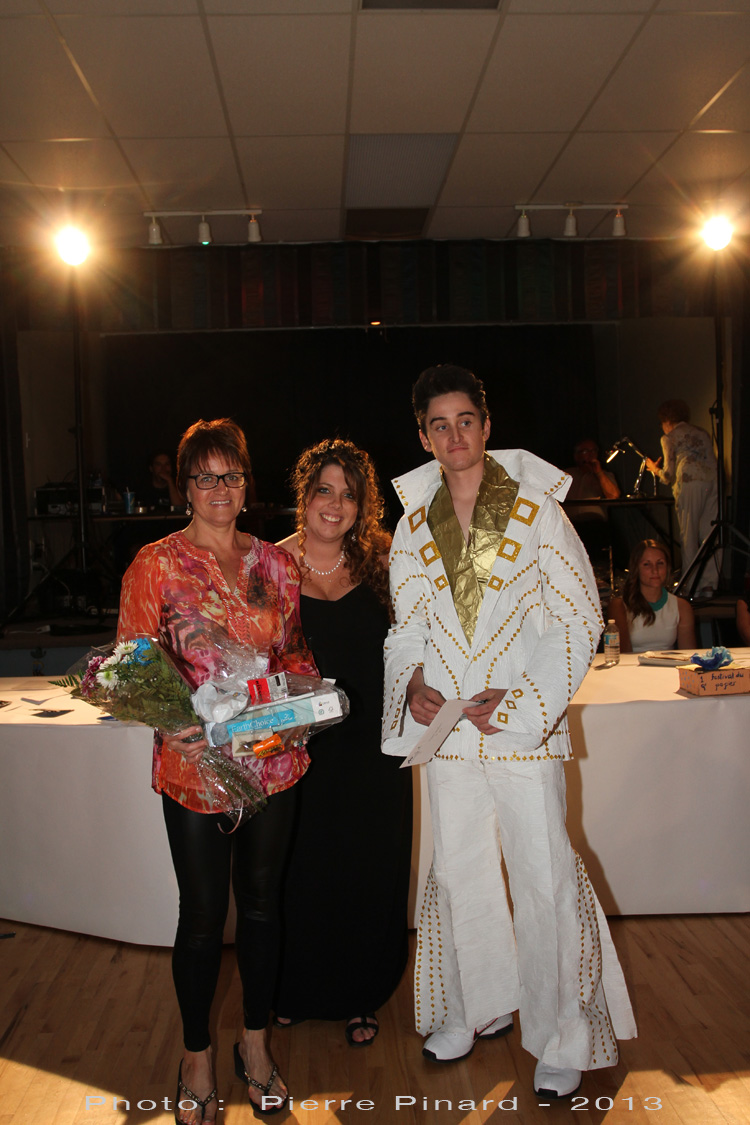 Festival du papier défilé des robes de papier