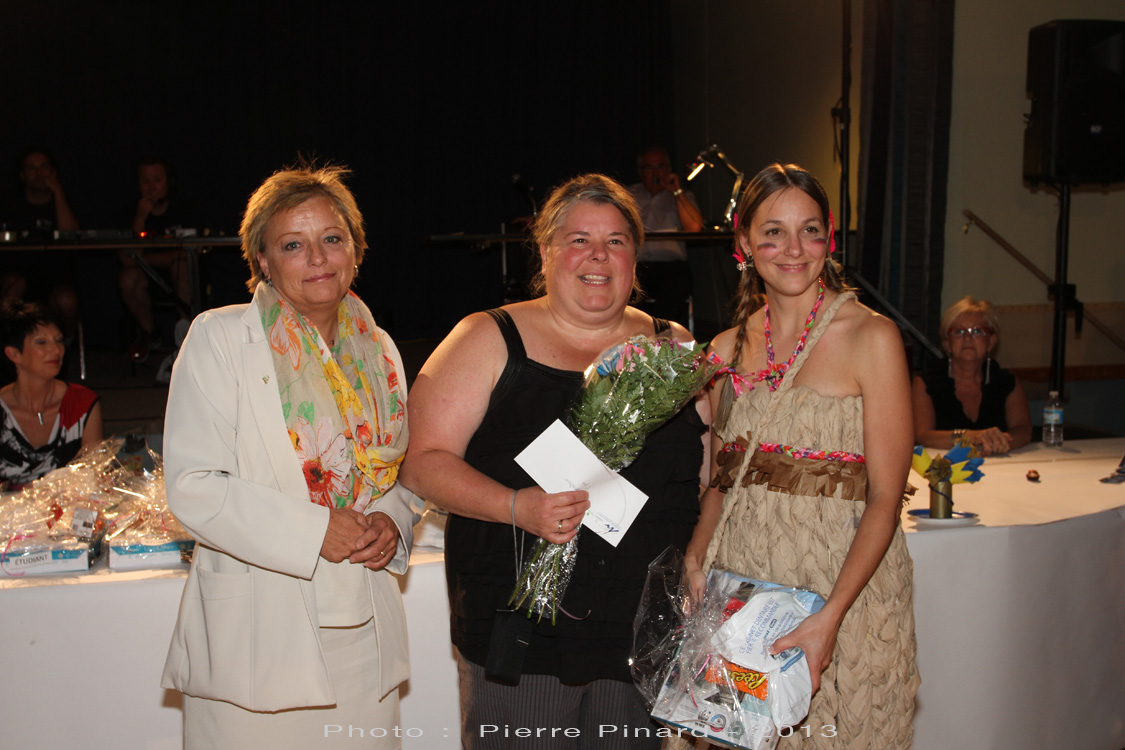 Festival du papier défilé des robes de papier