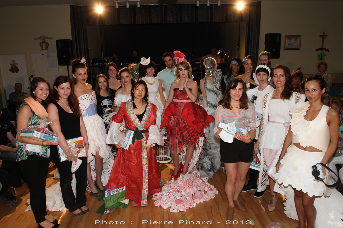 Festival du papier défilé des robes de papier
