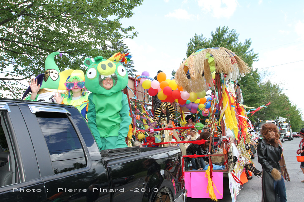 Parade du Festival du Papier 2013