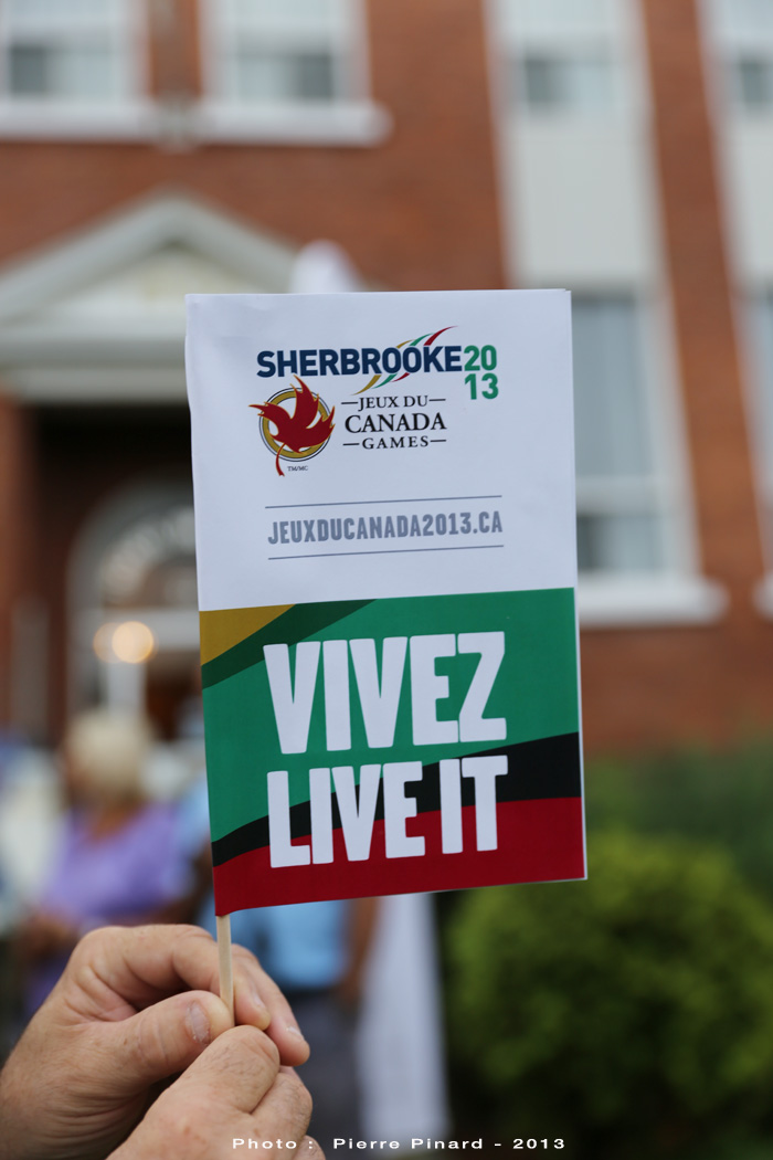 Marc Fortier portait la flamme des jeux du Canada à Windsor