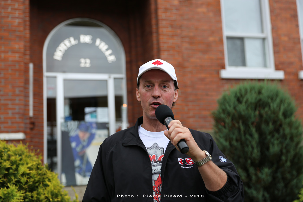 Marc Fortier portait la flamme des jeux du Canada à Windsor