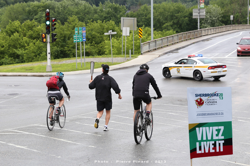 Marc Fortier portait la flamme des jeux du Canada à Windsor