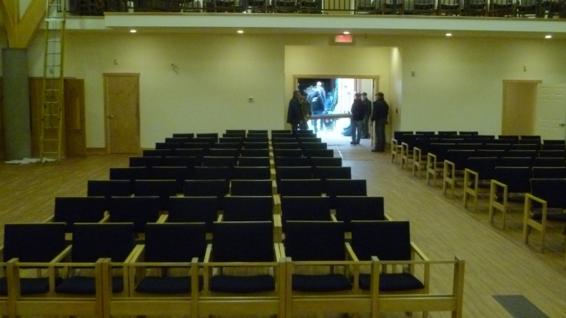 Déménagement des nouveaux bancs de l’Église/25 novembre-14