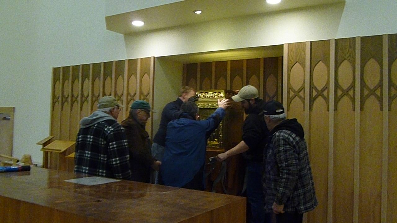 Déménagement des nouveaux bancs de l’Église/25 novembre-14