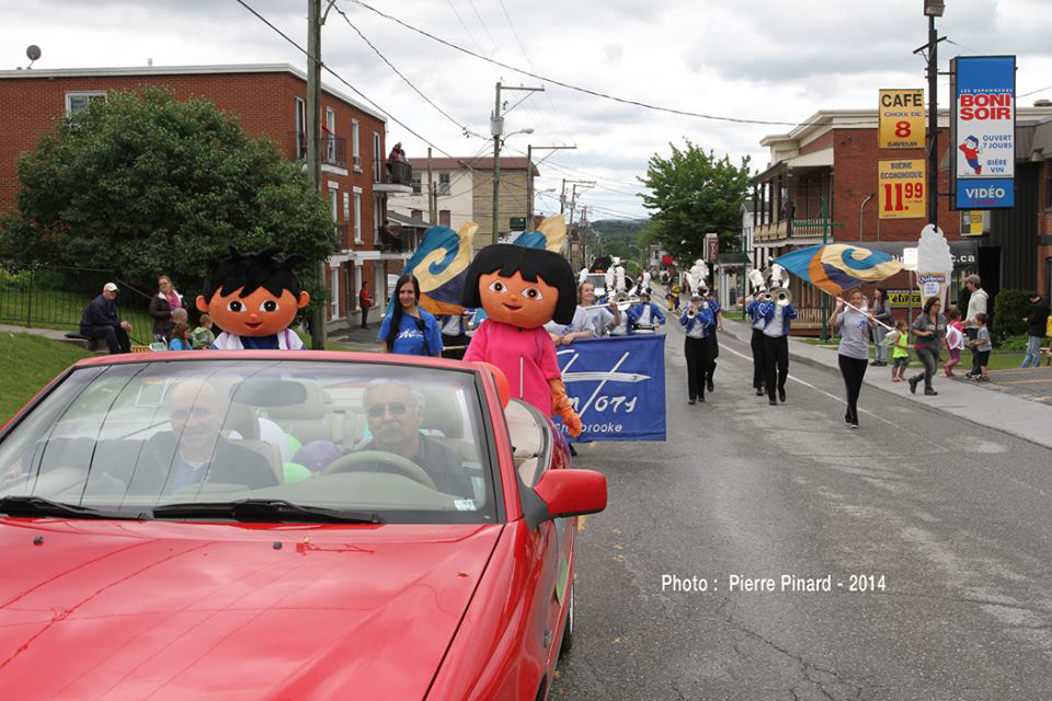 Parade du du Festival du papier 2014