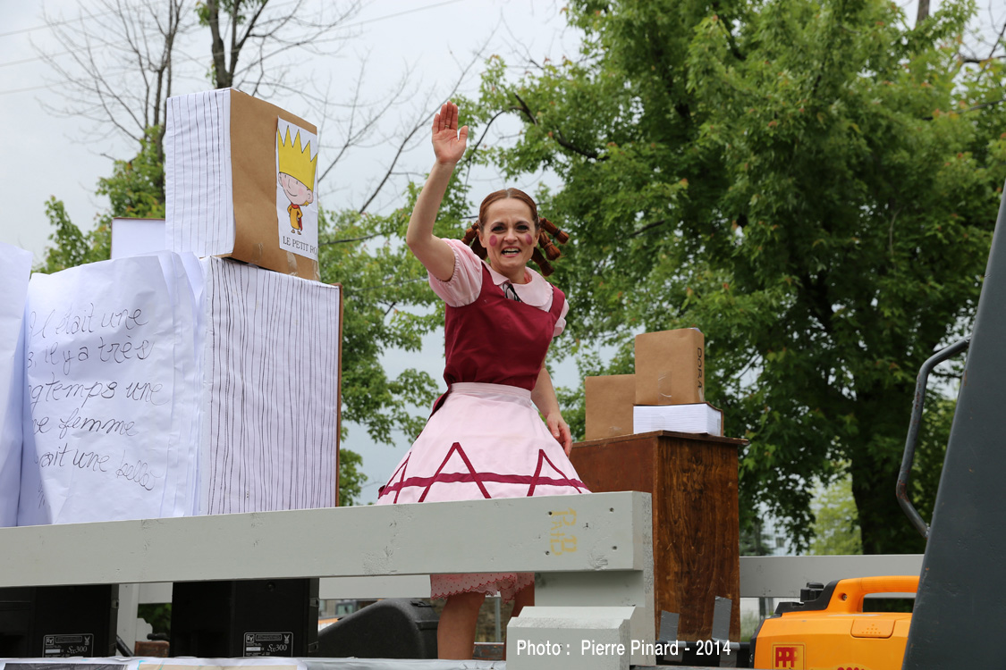 Parade du du Festival du papier 2014