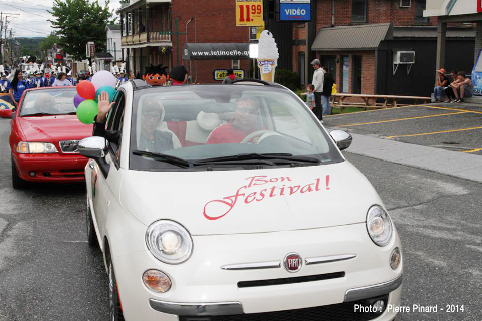 Parade du du Festival du papier 2014