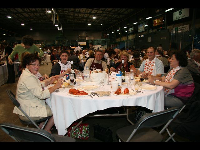 1000 personnes au souper au homard de la Fondation