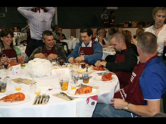 1000 personnes au souper au homard de la Fondation