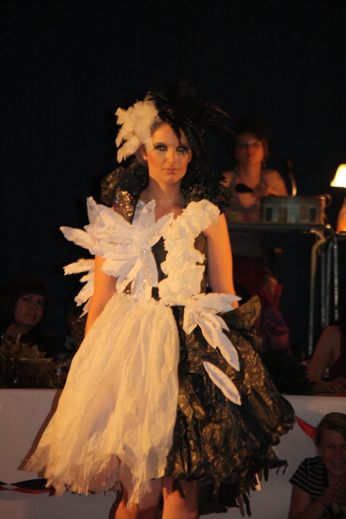 Parade de mode du Festival du Papier