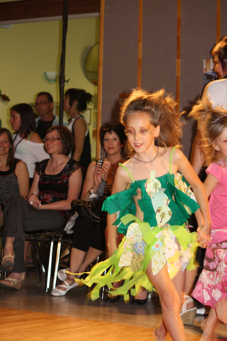 Parade de mode du Festival du Papier