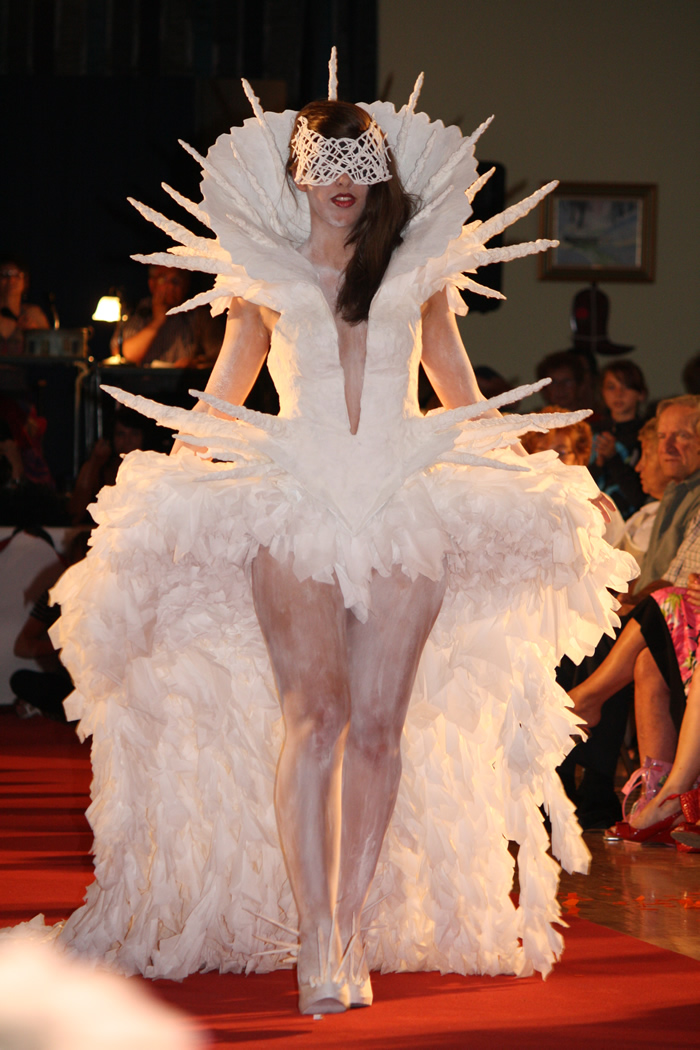 Parade de mode du Festival du Papier