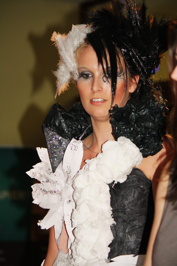 Parade de mode du Festival du Papier