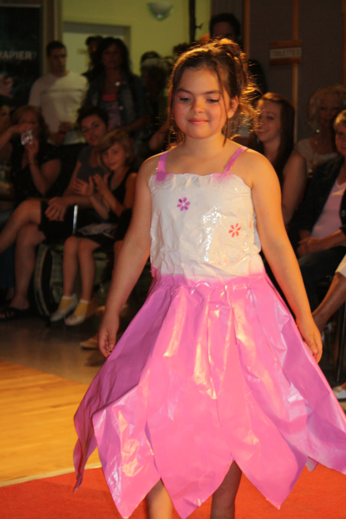 Parade de mode du Festival du Papier