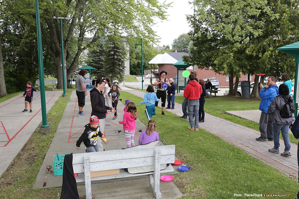 Animation de cirque au parc du Centenaire