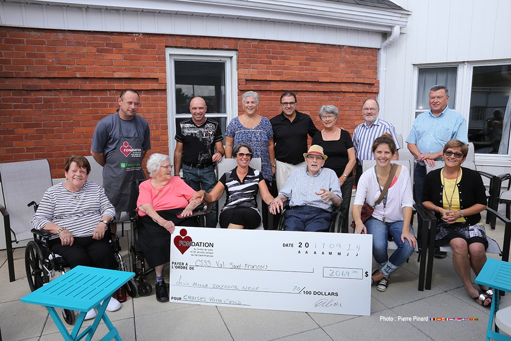Les bénévoles du CH St-LOUIS aident pour l'achat de chaises